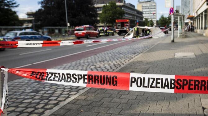 Polizeiabsperrung nach der Macheten-Attacke in der Reutlinger Karlstraße.