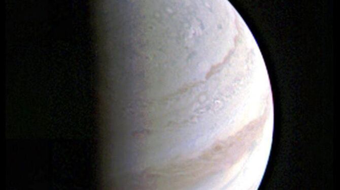 Kein anderes Raumfahrzeug kam dem Jupiter bisher so nahe wie die Nasa-Sonde »Juno«. Foto: Nasa/JPL-Caltech/Swri/Msss