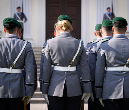 Die Frauenquote bei der Bundeswehr ist der Wehrbeauftragten Eva Högl zu niedrig. 