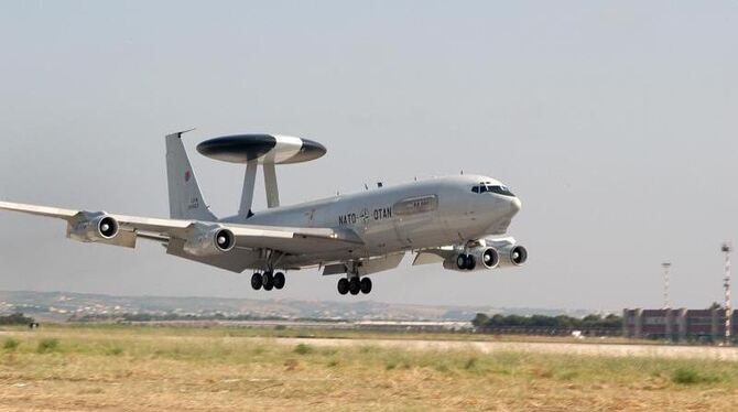 Ein »Awacs«-Aufklärungsflugzeug auf dem Flughafen im türkischen Konya. Foto: Andrea Hohenforst/Archiv