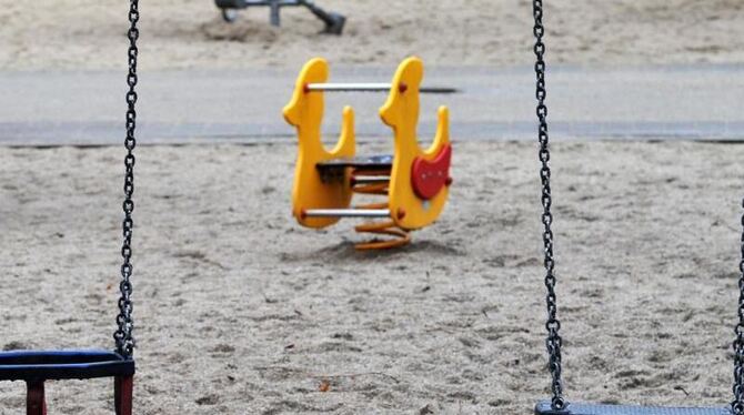 Leerer Spielplatz: 63 Prozent der Bundesbürger erklären sich die Kinderlosigkeit mit den finanziellen BelastungenFoto: Matthi