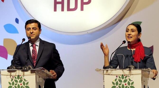 Die beiden HDP-Vorsitzenden Selahattin Demirtas (L) und Figen Yüksekdağ sind festgenommen worden. Foto: Sedat Suna/Archiv