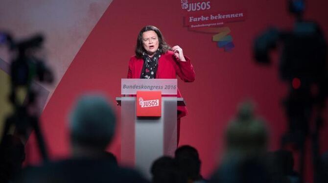 Bundessozialministerin Andrea Nahles verteidigt ihr Rentenkonzept und kündigt ein Weißbuch zur Arbeit 4.0 an. Foto: Sebastian