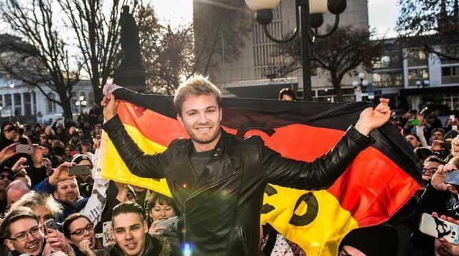 Nico Rosberg ließ sich in Wiesbaden feiern. Foto: Andreas Arnold