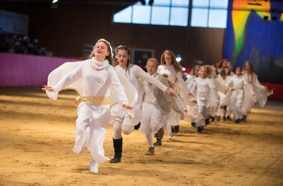 Krippenspiel Lebendige Bilder zur Weihnacht in Marbach 2016