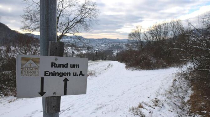 Der Rundweg führt zu vielen Aussichten auf Eningen und das Albvorland, wie hier an der St. Johanner Steige.