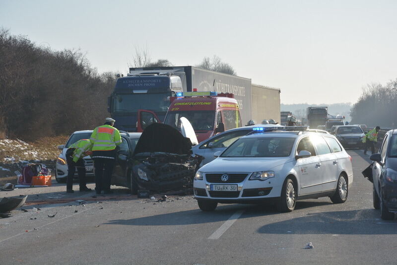 Schwere Unfälle mit elf Verletzten auf der A81 bei Rottenburg