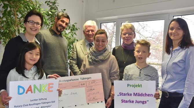 Projektpartner: Ulrike Ernemann, Timo Gögel, Dieter Hauswirth und Doris Hertkorn-Gärtner(hinten von links)sowie Ha Vi Vu, Caroli