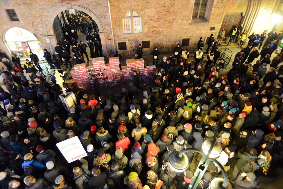 Lautstarke Demo bei AfD-Neujahrsempfang