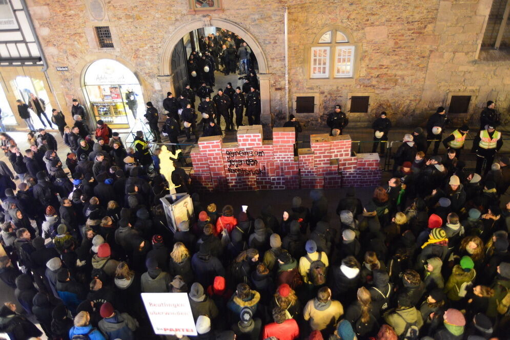 Lautstarke Demo bei AfD-Neujahrsempfang