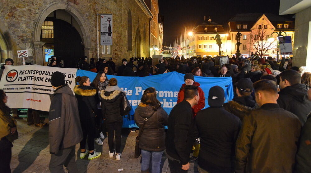 Lautstarke Demo bei AfD-Neujahrsempfang