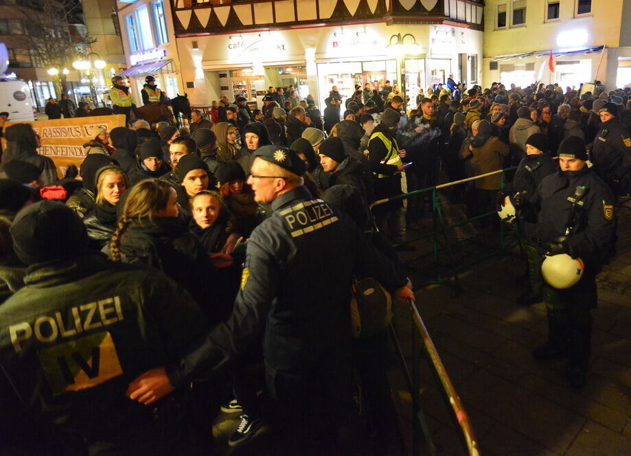 Lautstarke Demo bei AfD-Neujahrsempfang