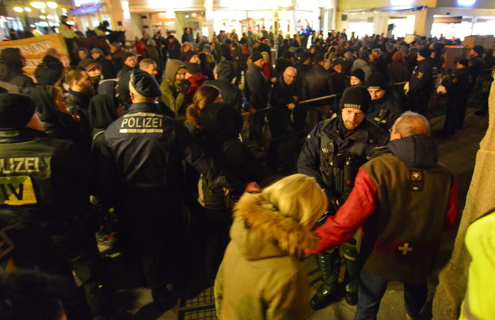 Lautstarke Demo bei AfD-Neujahrsempfang