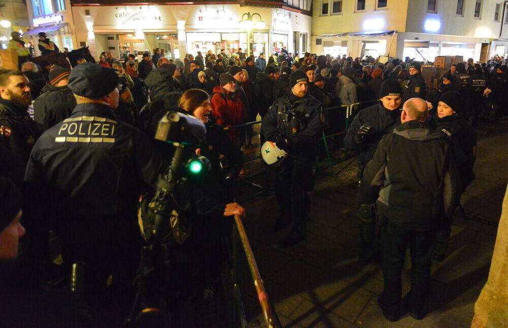 Lautstarke Demo bei AfD-Neujahrsempfang