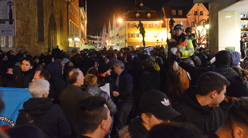 Lautstarke Demo bei AfD-Neujahrsempfang