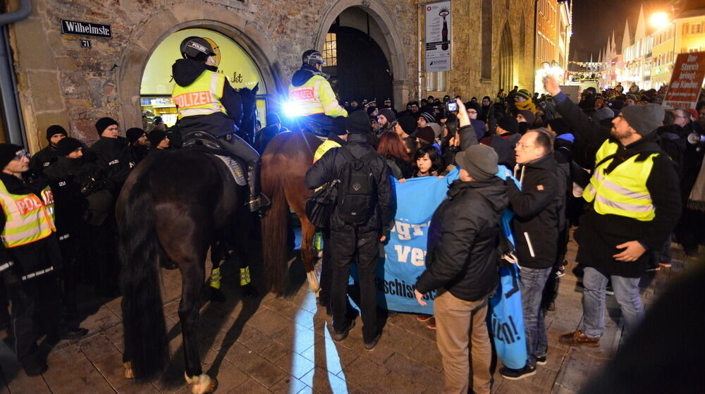 Lautstarke Demo bei AfD-Neujahrsempfang