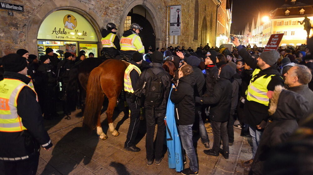 Lautstarke Demo bei AfD-Neujahrsempfang