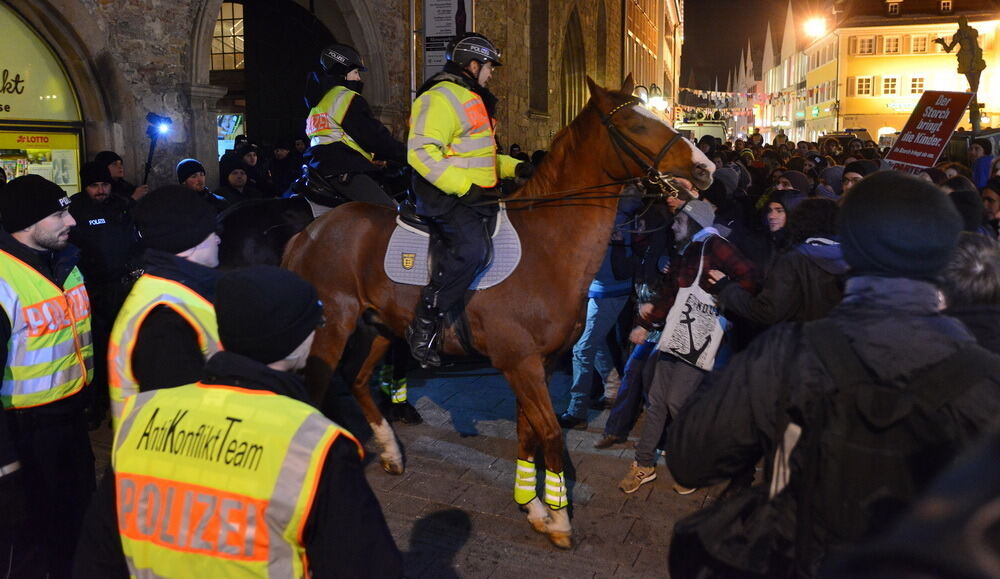 Lautstarke Demo bei AfD-Neujahrsempfang