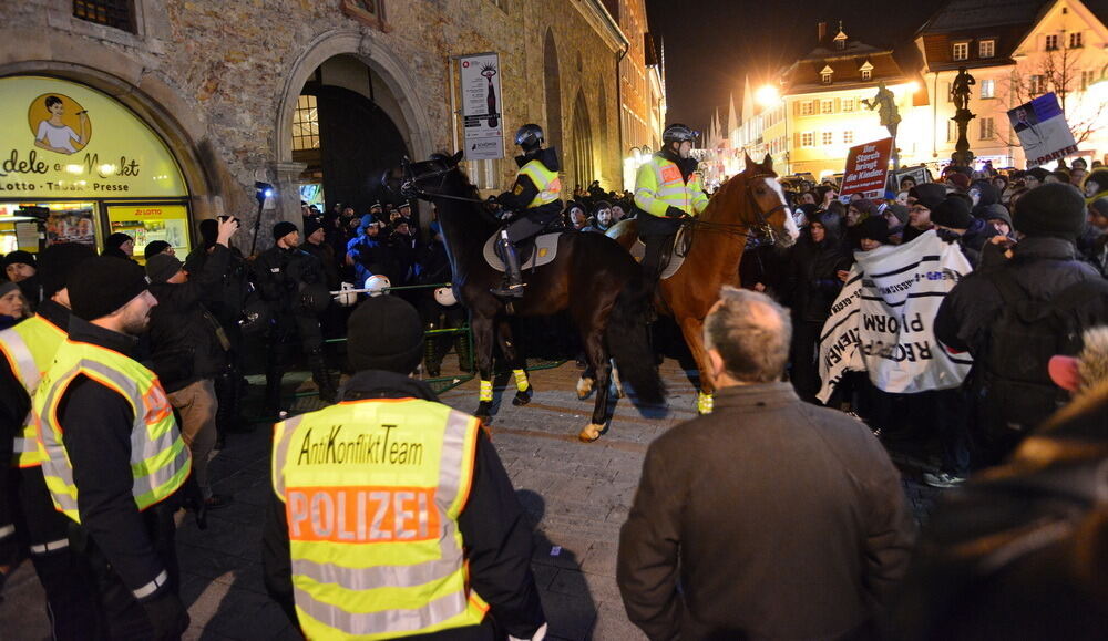 Lautstarke Demo bei AfD-Neujahrsempfang