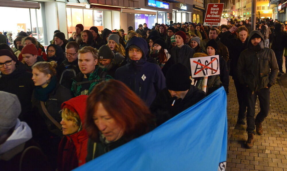 Lautstarke Demo bei AfD-Neujahrsempfang