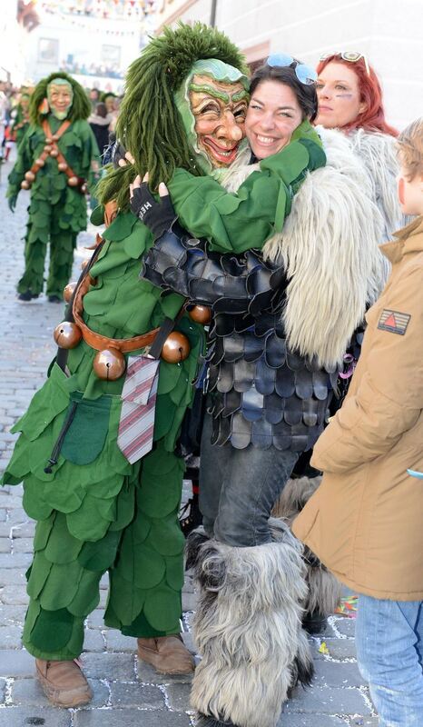 Hästräger und Guggenmusiker erobern Trochtelfingen