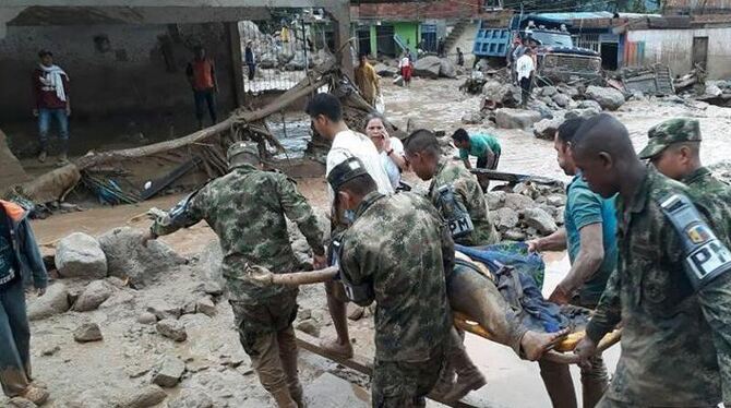 Kolumbianische Soldaten bei Rettungsarbeiten in Mocoa. Foto: Ejército Nacional de Colombia