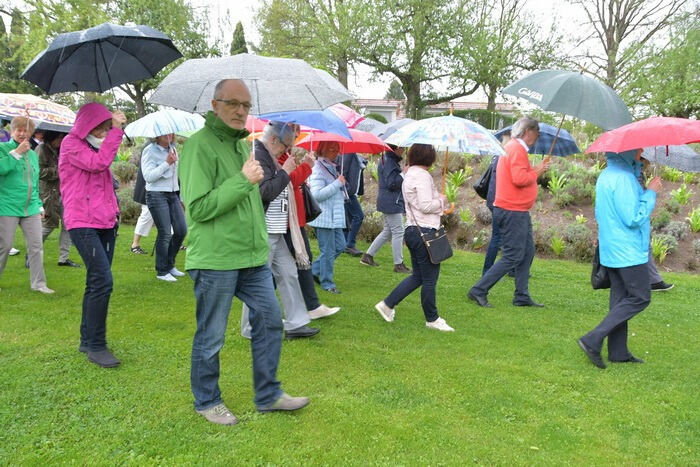 Führung durch das Gartenkunstwerk von Roland Doschka