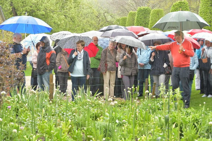 Führung durch das Gartenkunstwerk von Roland Doschka