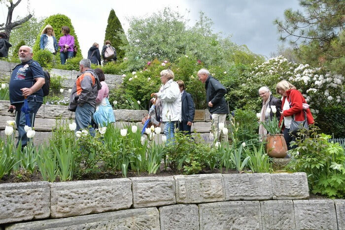 Führung durch das Gartenkunstwerk von Roland Doschka