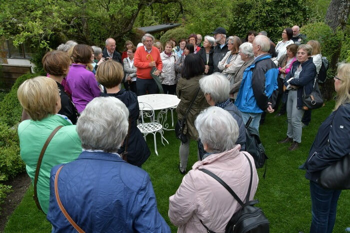 Führung durch das Gartenkunstwerk von Roland Doschka