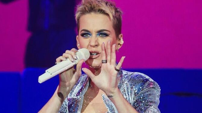 Katy Perry gurgelt mit Olivenöl, um die Stimme aufzuwärmen. Foto: Danny Lawson