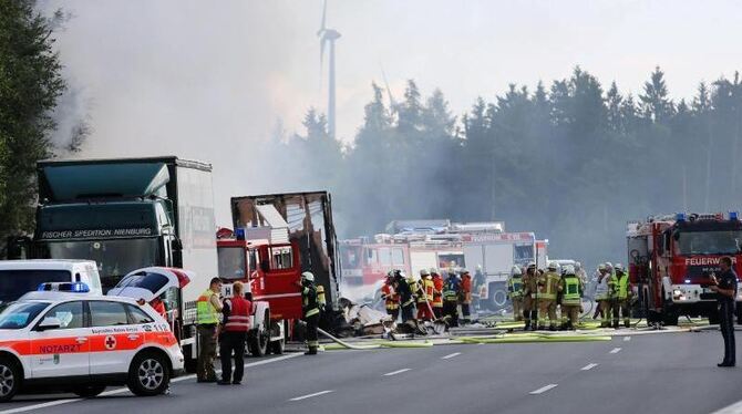 Nach dem schrecklichen Unfall wurde die A9 in beide Richtungen gesperrt. Foto: News5/Fricke