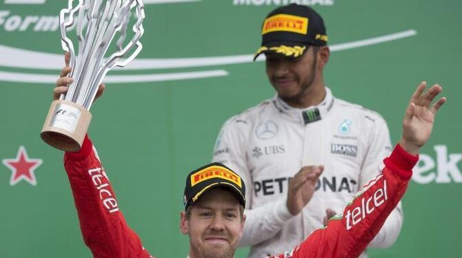 Trotz des Remplers von Baku bekundet Lewis Hamilton (hinten) Sebastian Vettel immer noch mit Respekt zu begegnen. Foto: Valdr