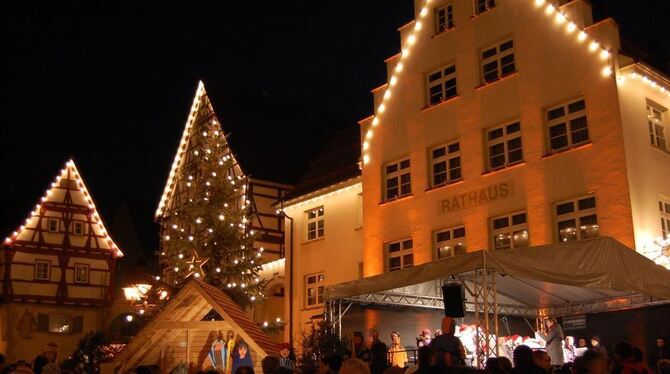 Leckeres, Duftendes, Wärmendes: Davon gab es bei den Weihnachtsmärkten reichlich. FOTO: HÄUSSLER