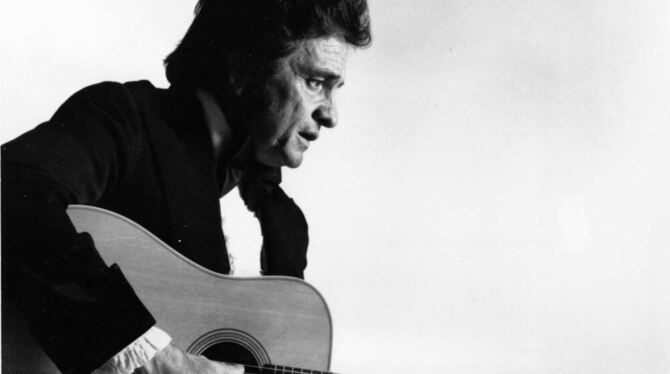 Mit der Gitarre in der Hand gegen das Unrecht in der Welt: Johnny Cash. FOTO: PR