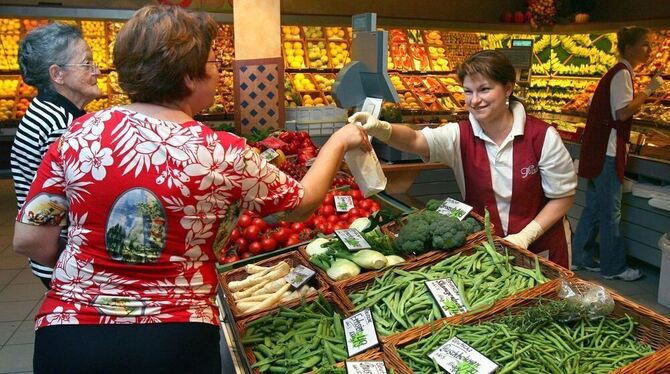 Ausbildung - Brücke zur Zukunft: Der Lebensmittelhandel bietet viele Chancen und Aufstiegsmöglichkeiten.  FOTO: PR