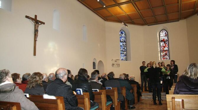 Mit einem Festgottesdienst ist die renovierte St. Georgskirche in Gächingen gestern wieder eingeweiht worden. FOTO: LEIPPERT