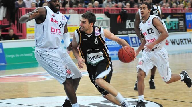 Machte ein ganz starkes Spiel: Branislav Ratkovica (mit Ball, Archivfoto).