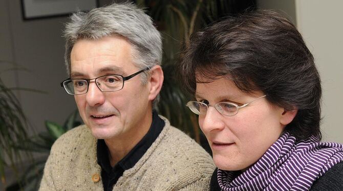 Rücken enger zusammen: die Kantoren Eberhard Becker und Michaela Frind. GEA-FOTO:UP