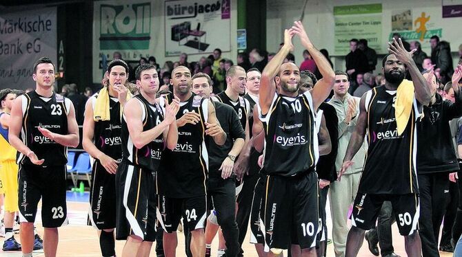 Kenny Williams (rechts) zeigt, was Sache ist: Die Walter Tigers haben in der Bundesliga erstmals fünf Siege in Folge geschafft.