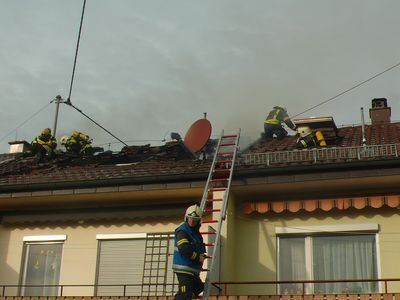 brand_dachgeschoss_mittelstadt_29.11.09_feuerwehr_7 (JPG)