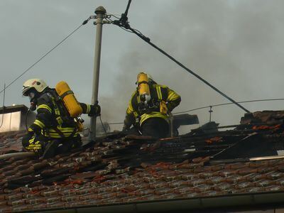 brand_dachgeschoss_mittelstadt_29.11.09_feuerwehr_6 (JPG)