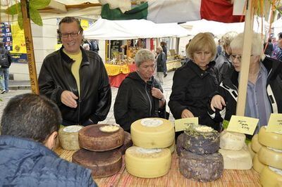 umbrisch_provenzalischer_markt_tuebingen_2009_6 (jpg)