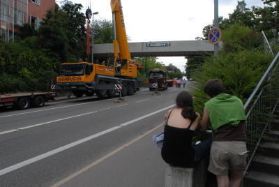 abbau_fussgaengersteg_listhalle_juli2009 (JPG)