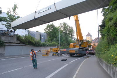 abbau_fussgaengersteg_listhalle_juli2009_19 (JPG)