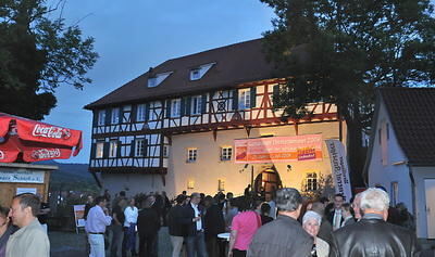 theatersommer_gomaringen_2009_valpone_trinkhaus__45 (jpg)