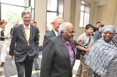 3_desmond_tutu_tuebingen_2009_trinkhaus_7 (jpg)