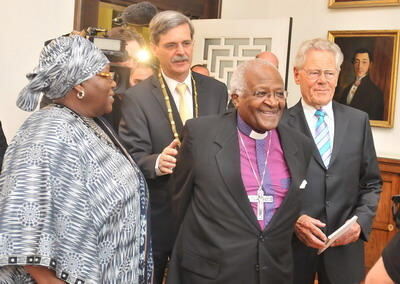 desmond_tutu_tuebingen_2009_trinkhaus_3 (jpg)