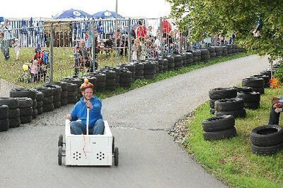 seifenkisten_und_bobbycar_rennen_wuertingen_27.06.09_pfisterer_10 (jpg)