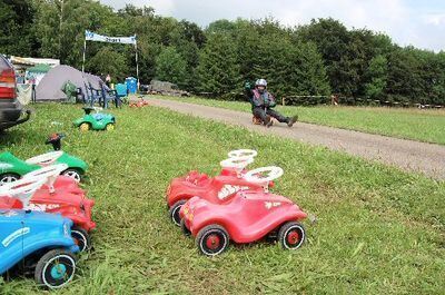 seifenkisten_und_bobbycar_rennen_wuertingen_27.06.09_pfisterer_1 (jpg)